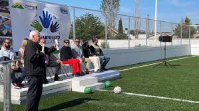 Presidencia y UACH inauguran cancha de futbol