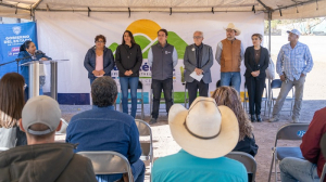Entregan pacas de rastrojo a productores de Santa Luc&iacute;a