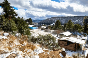 Registran la primera nevada en Creel este martes