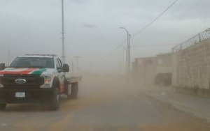 Frente frio 35 mantendra rachas de viento de 80 KPH