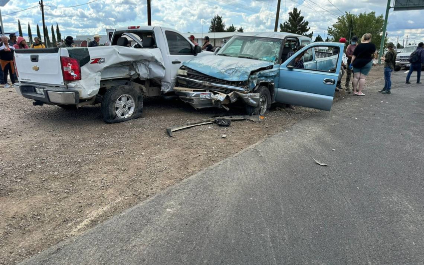 Cuantiosos da&ntilde;os en accidente en el corredor comercial