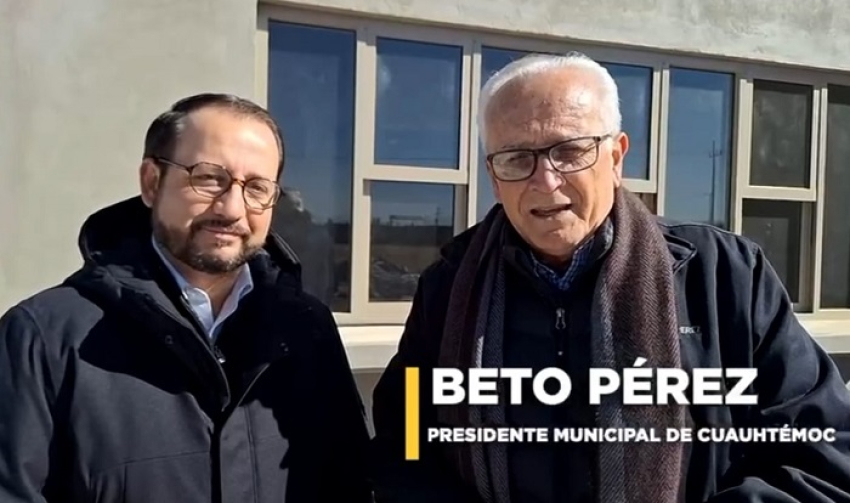 Realiza Beto P&eacute;rez recorrido de obra con funcionario Estatal.