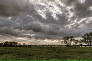 Prev&eacute;n un dia calido con lluvias ligeras hoy