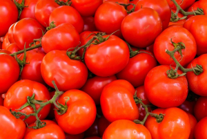 Aumenta el precio del tomate alcanza los $70 por kilo