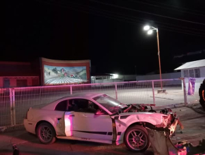 Peliculesca persecuci&oacute;n policial termina en Choque en