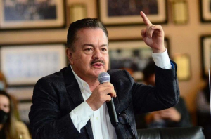 Pide Mario V&aacute;zquez eliminar IEPS a gasolina y di&eacute;sel por alza internacional