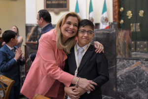 Exhorta gobernadora a ni&ntilde;os ser ciudadanos honorables para el futuro de M&eacute;xico