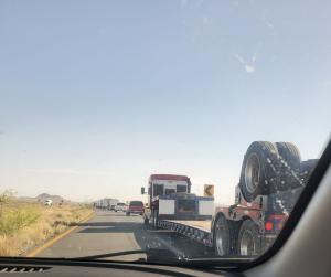 Largas filas causan molestias en la carretera  Chihuahua-Ju&aacute;rez
