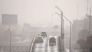 Elevan riesgos respiratorios calima y polvo en la ciudad capital