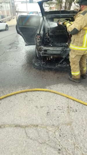 Incendian camioneta en la colonia Progreso