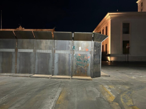 Blindan el centro con vallas met&aacute;licas por marcha del 8M