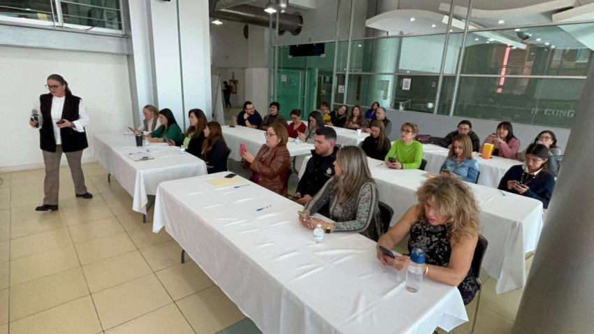 Reciben en el Congreso capacitaci&oacute;n en lenguaje incluyente
