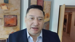 No quieren fortalecer la democracia, quieren permanecer en el poder: Alfredo Chavez